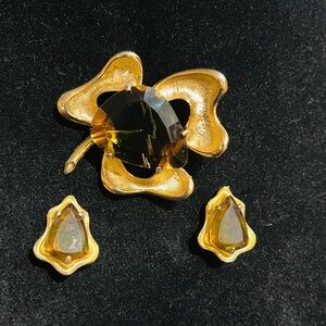 Vintage BSK gold tone light brown faceted glass brooch and earrings